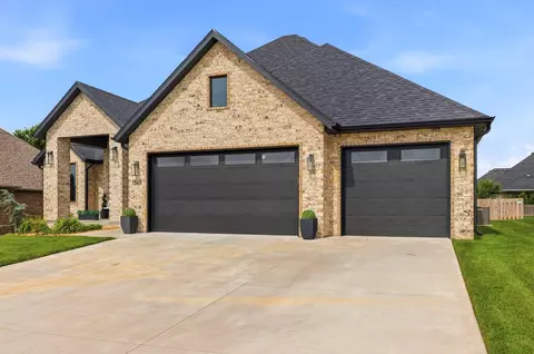 Exterior - 1523 N Meadowood Ave, Springfield, MO 65802 photo 3 of 7