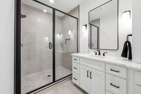 Bath - 1523 N Meadowood Ave, Springfield, MO 65802 photo 1 of 3