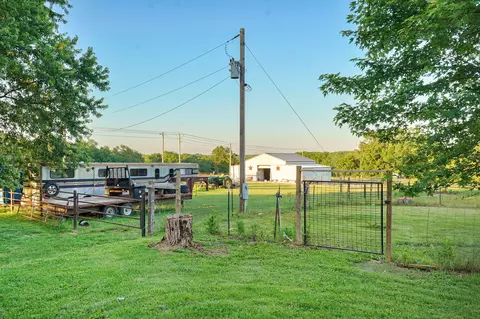 Exterior - 924 Plank School Rd, Marshfield, MO 65706 photo 4 of 8