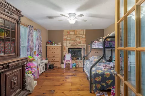 Bedroom - 924 Plank School Rd, Marshfield, MO 65706 photo 4 of 4