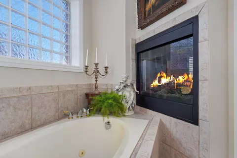 Bath - 4847 S Clay Ct, Springfield, MO 65810 photo 4 of 7