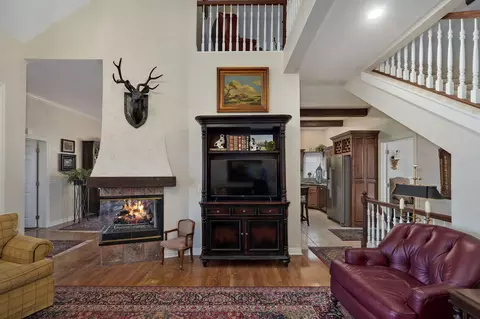 Living - 4847 S Clay Ct, Springfield, MO 65810 photo 5 of 9