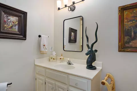 Bath - 4847 S Clay Ct, Springfield, MO 65810 photo 5 of 7