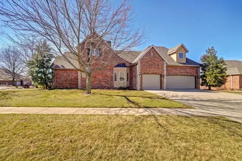 Exterior - 4847 S Clay Ct, Springfield, MO 65810 photo 2 of 11