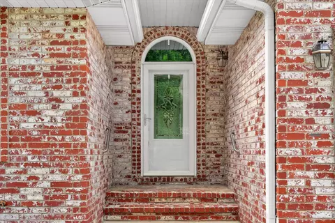 Entry Way - 1002 E Nottingham Ln, Springfield, MO 65810 photo 1 of 2