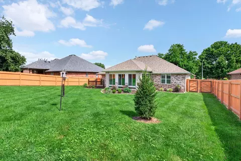 Exterior - 1002 E Nottingham Ln, Springfield, MO 65810 photo 11 of 23