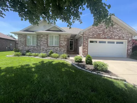 1002 E Nottingham Ln, Springfield, MO 65810