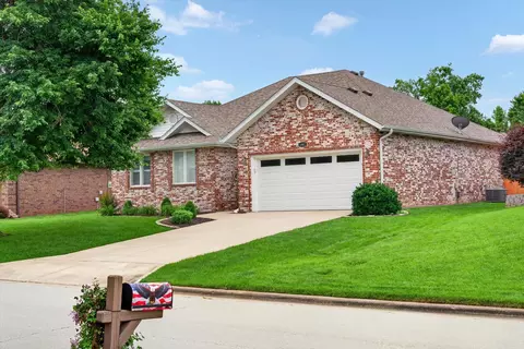 Exterior - 1002 E Nottingham Ln, Springfield, MO 65810 photo 3 of 23