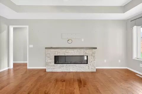 Living - 1002 E Nottingham Ln, Springfield, MO 65810 photo 2 of 4