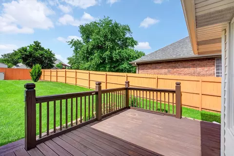 Exterior - 1002 E Nottingham Ln, Springfield, MO 65810 photo 7 of 23