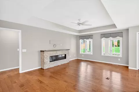 Living - 1002 E Nottingham Ln, Springfield, MO 65810 photo 3 of 4