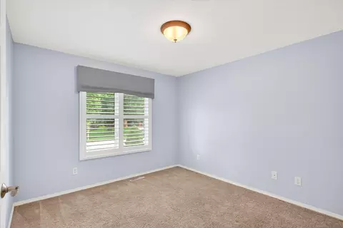Bedroom - 1002 E Nottingham Ln, Springfield, MO 65810 photo 4 of 5