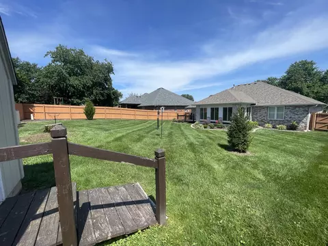 Exterior - 1002 E Nottingham Ln, Springfield, MO 65810 photo 13 of 23