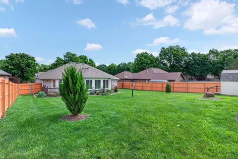 Exterior - 1002 E Nottingham Ln, Springfield, MO 65810 photo 12 of 23