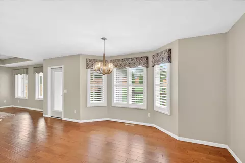 Living - 1002 E Nottingham Ln, Springfield, MO 65810 photo 4 of 4