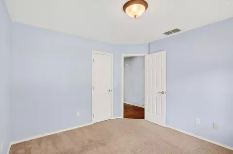 Bedroom - 1002 E Nottingham Ln, Springfield, MO 65810 photo 3 of 5