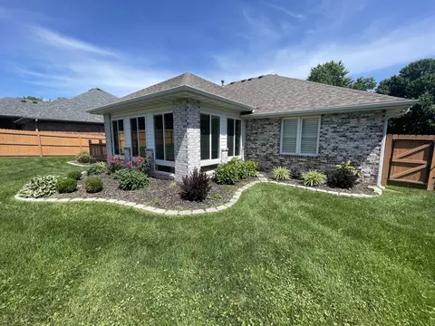 Exterior - 1002 E Nottingham Ln, Springfield, MO 65810 photo 17 of 23
