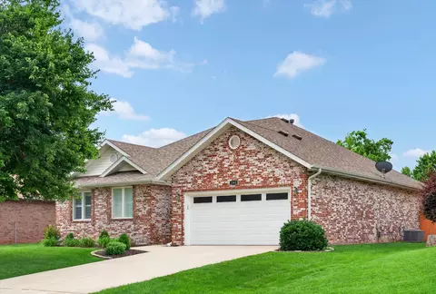 Exterior - 1002 E Nottingham Ln, Springfield, MO 65810 photo 4 of 23