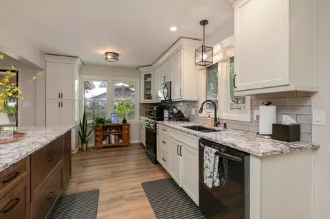 Kitchen - 4845 S Ash Ave, Springfield, MO 65804 photo 3 of 6