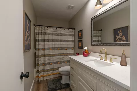 Bath - 4845 S Ash Ave, Springfield, MO 65804 photo 4 of 5