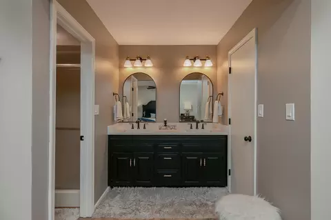 Bath - 4845 S Ash Ave, Springfield, MO 65804 photo 2 of 5