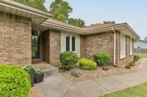 Exterior - 4845 S Ash Ave, Springfield, MO 65804 photo 3 of 10
