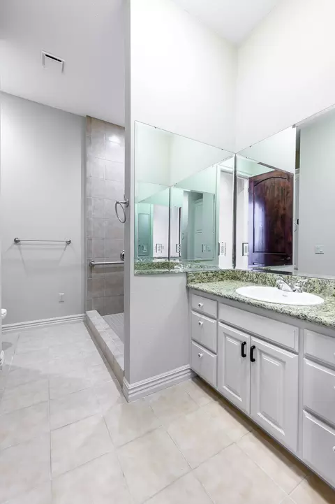 Bath - 20478 Lawrence 2180, Aurora, MO 65605 photo 1 of 12