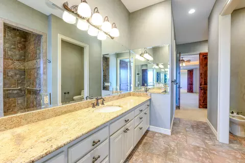 Bath - 20478 Lawrence 2180, Aurora, MO 65605 photo 12 of 12