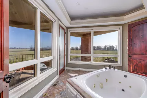 Bath - 20478 Lawrence 2180, Aurora, MO 65605 photo 10 of 12