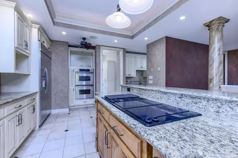 Kitchen - 20478 Lawrence 2180, Aurora, MO 65605 photo 3 of 3