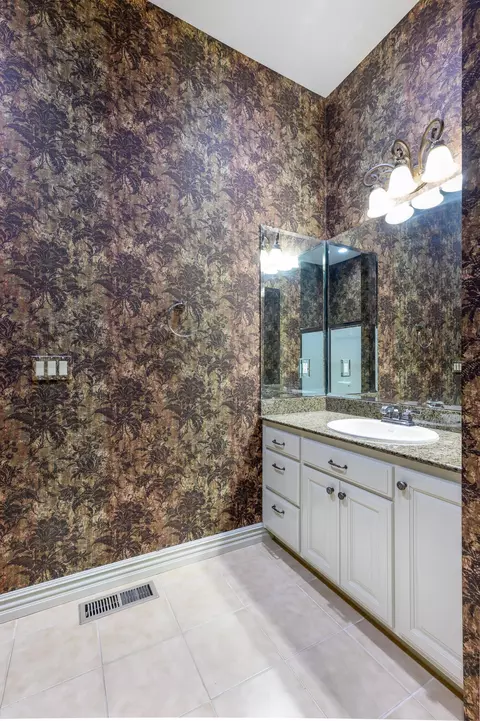 Bath - 20478 Lawrence 2180, Aurora, MO 65605 photo 4 of 12