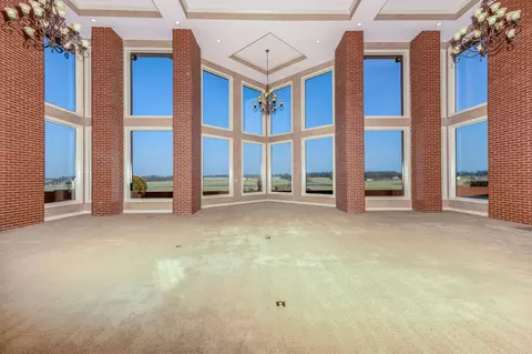 Living - 20478 Lawrence 2180, Aurora, MO 65605 photo 2 of 6