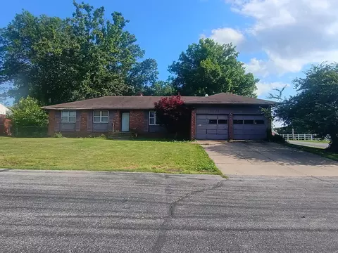 505 Valley View Dr, Mount Vernon, MO 65712