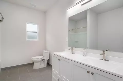 Bath - 3630 N Thistlewood Ct, Springfield, MO 65803 photo 5 of 6