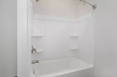 Bath - 3630 N Thistlewood Ct, Springfield, MO 65803 photo 6 of 6