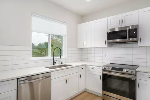 Kitchen - 3630 N Thistlewood Ct, Springfield, MO 65803 photo 7 of 7