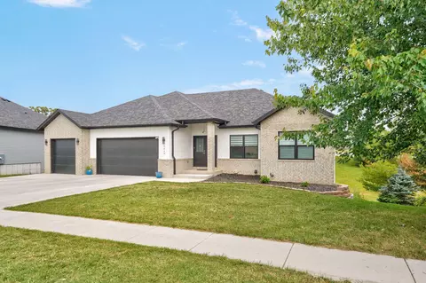 Exterior - 3630 N Thistlewood Ct, Springfield, MO 65803 photo 3 of 10