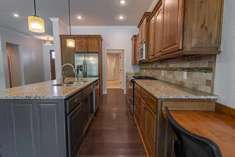 Kitchen - 2920 S Ranch Dr, Springfield, MO 65809 photo 3 of 7