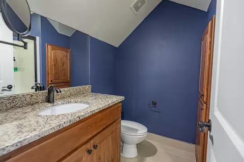 Bath - 2920 S Ranch Dr, Springfield, MO 65809 photo 10 of 11
