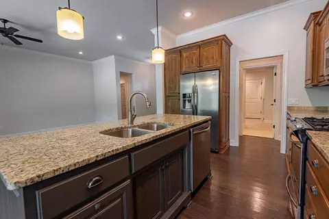 Kitchen - 2920 S Ranch Dr, Springfield, MO 65809 photo 5 of 7