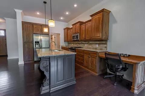 Kitchen - 2920 S Ranch Dr, Springfield, MO 65809 photo 2 of 7
