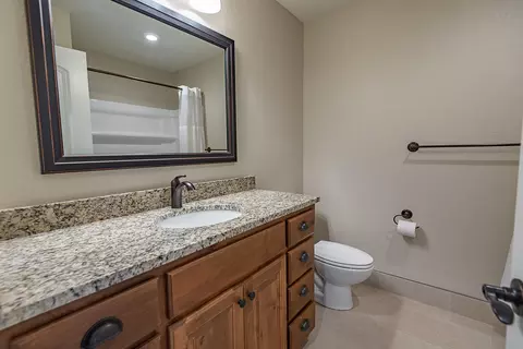 Bath - 2920 S Ranch Dr, Springfield, MO 65809 photo 7 of 11