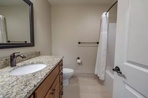 Bath - 2920 S Ranch Dr, Springfield, MO 65809 photo 8 of 11
