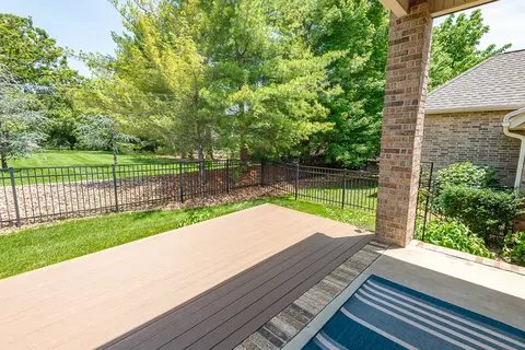 Exterior - 2920 S Ranch Dr, Springfield, MO 65809 photo 3 of 7