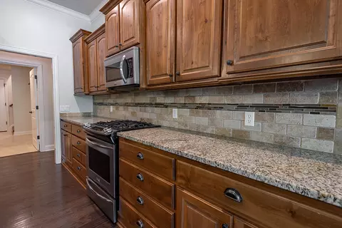 Kitchen - 2920 S Ranch Dr, Springfield, MO 65809 photo 4 of 7