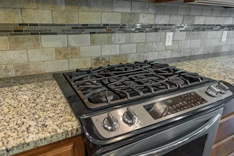 Kitchen - 2920 S Ranch Dr, Springfield, MO 65809 photo 7 of 7