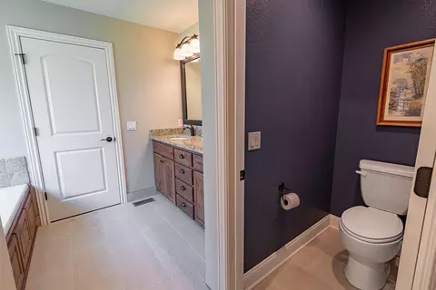 Bath - 2920 S Ranch Dr, Springfield, MO 65809 photo 5 of 11