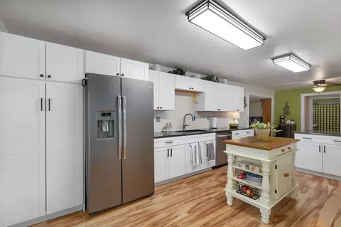 719 S Walnut St, Mount Vernon, MO 65712
