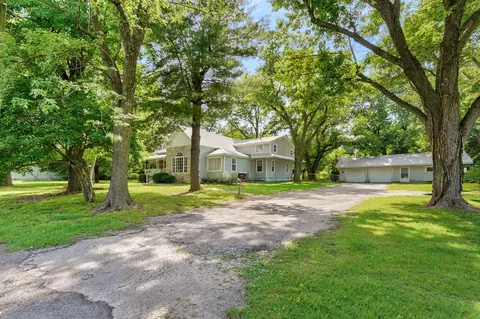 719 S Walnut St, Mount Vernon, MO 65712