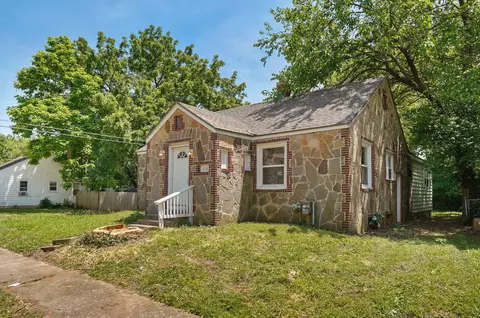916 E Pacific St, Springfield, MO 65803